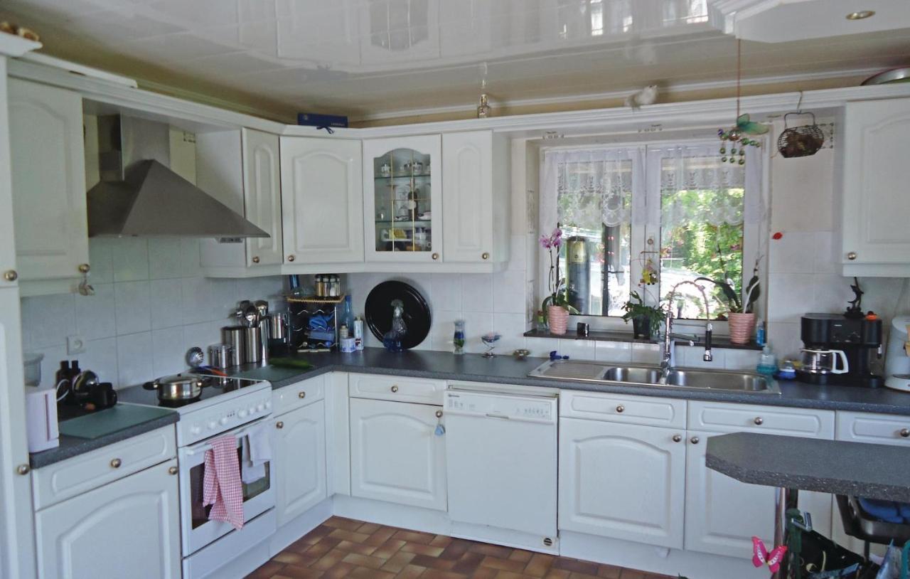 Awesome Home In Chevron With Kitchen Bagian luar foto